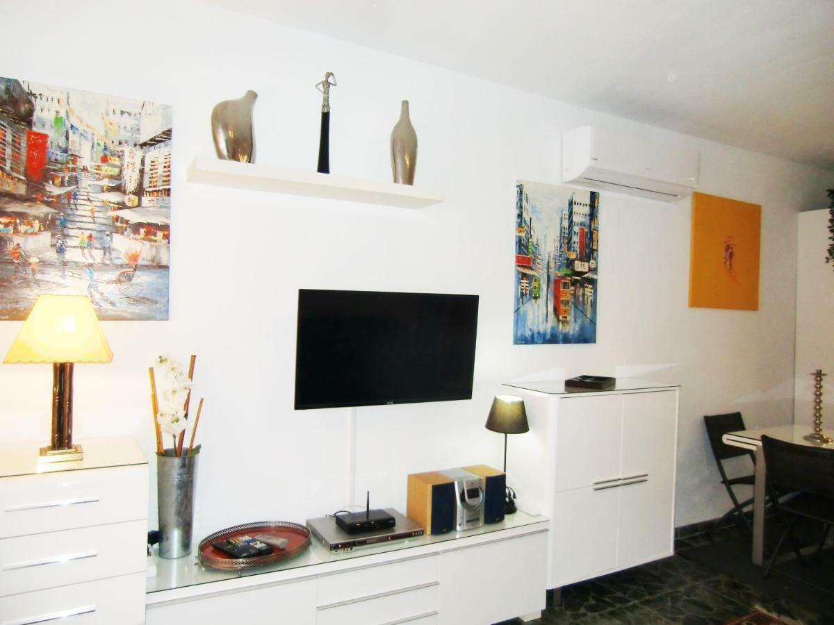 Con Piscina A 150 Metros Playa Netflix P Video Aire Acondicionado Calefaccion Toallas Y Sillas Playa Sombrilla 2 Terrazas Sobre Piscina Centro Ciudad 1 Smart Tv Por Appartement Fuengirola